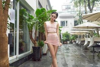 AISS爱丝(钻石版) – 萱萱的私房健身，图包里的每一个姿势都很有意思