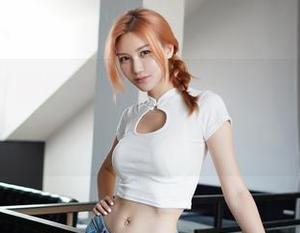 Feilin嗲囡囡 – 图片更新：方绮言Ayaka，你的“秘书”今天又让人想多了。