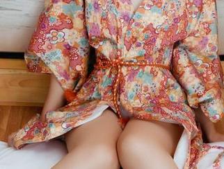 GIRLT果团网 – 龚玥菲的最新吊带作品集，哇，好像还有些让我分心的小元素。