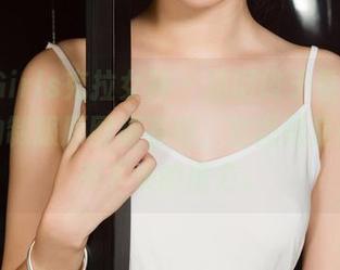 KelaGirls克拉女神 – 这回终于看到了，曼琼的制服原图超有趣，套图则是让人停不下来的魔力。