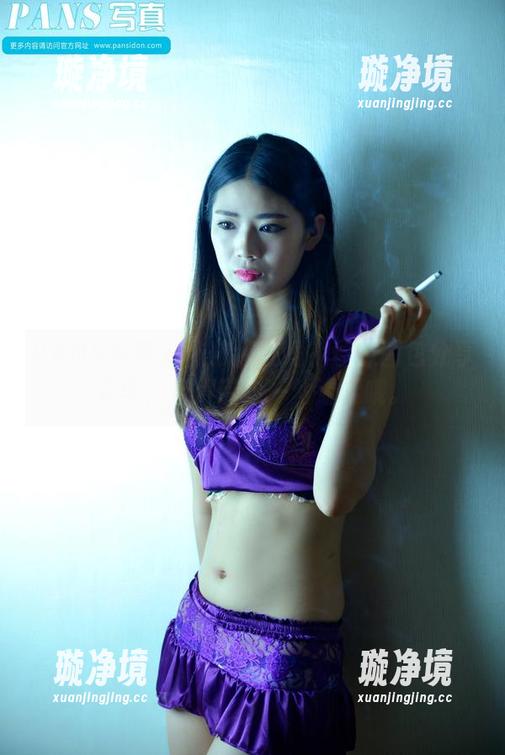 PANS写真 - 依依还在吗？丝袜图包分享完毕，记得带走一丝温柔哦。
