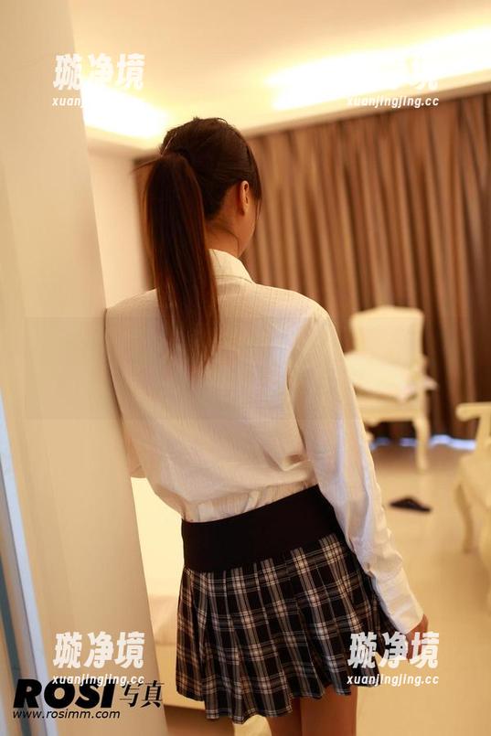 ROSI写真 ROSI的短裤写真,图集里似乎有种‘少即是多’的意味,你懂的。