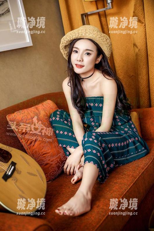 TouTiao头条女神-果儿Victoria TouTiao头条女神 - 原图悠然:“果儿Victoria和她的奶牛,既天真又顽皮,就像她说的:‘别问我牛奶是哪儿来的’”