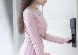 Xiuren秀人网 – 新鲜出炉的就是阿朱啊渔村主题写真资源，居然让我想去海边走一走？