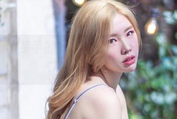 黑色or黑乎乎的，Yebin(전예빈)的原图分享让你捉摸不透。