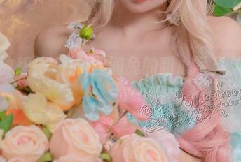 分分钟想把Yiko湿润兔的甜心写真放大来看