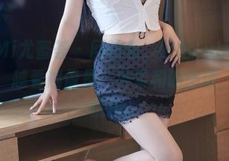 YouMi尤蜜荟 – 回味着，欧阳LuLu短裙图包，越看越像是一种柔和的邀请，无法抗拒。