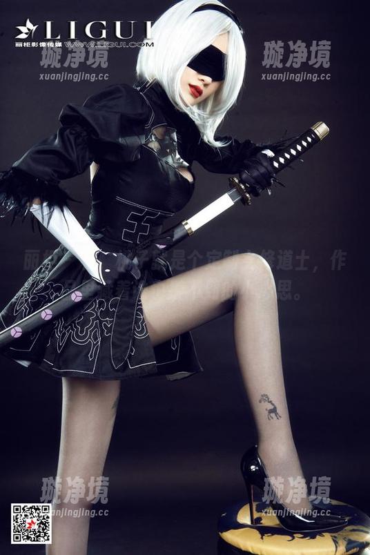 丽柜 - 看，桃子就是个定制女修道士，作品里藏着谁也摸不到的小心思。