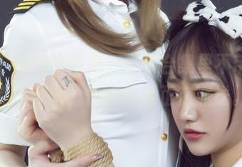 丽柜 – 潼潼比基尼，最新合集里不带走半点凉意哦，偷心快递正在派送。