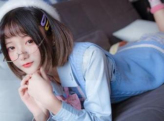 透过枇杷和白丝的目光，兔玩映画将这一套图演绎得真是妙匠心思