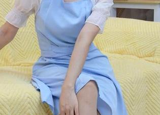 初夏女神 – 说好的白衬衫，双双却在图库里自编自导自演
