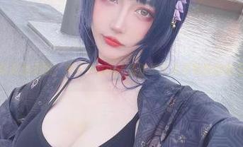 分享这组原图，啾小妍Deer绝对是非走寻常路的女王。