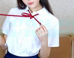 嗲囡囡 – 尤尤子美脚套图：你还在看鞋子？根本分不清她的裤脚和地板。