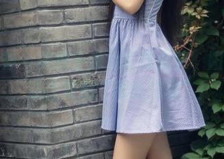 头条女神 – 美纳子泳池在线合集，阳光之下，动作变形“网红洗澡”！