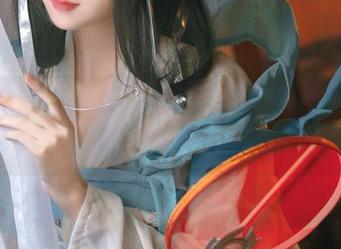 狠心分享，奶狮不咬人的赫萝美图，是怕我们不懂欣赏吗？