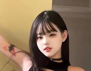 微密圈 – 小u优优子在豹纹内裤中的写真，耐人寻味的小细节