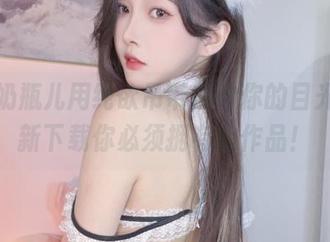 小小奶瓶儿用纯欲吊带撩动你的目光，刷新下载你必须拥有的作品！