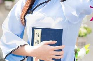 尤果网 – 温鈊怡办公室日常：福利原图了解一下？