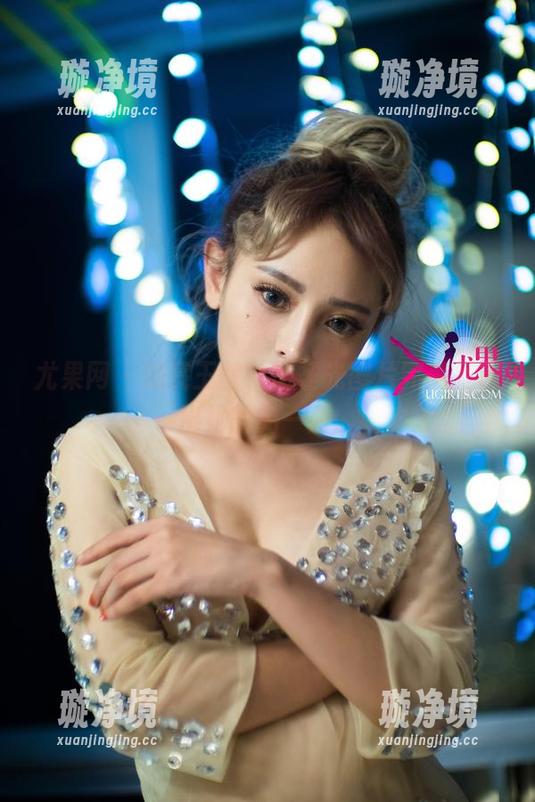 尤果网 - 油亮王莹，无圣光图片完美呈现出她的另一面。