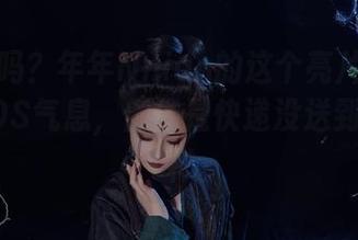 是更新吗？年年Nnian的这个亮片透明礼服的COS气息，倒像是快递没送到的礼物一样。