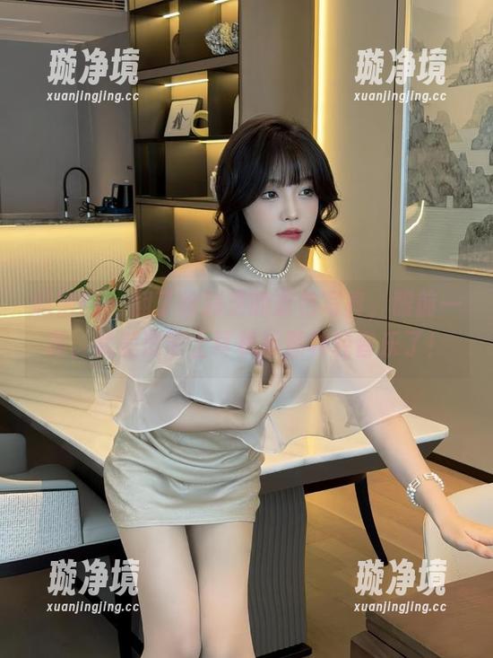 微密圈 - 翻了徐莉芝的粉色写真，眼前一亮，就差没带上耳机听那种轻音乐了！