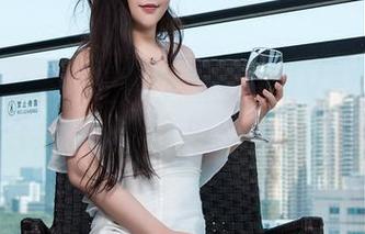 推女神 – 当学姐遇上嘉宝贝儿Vetiver的写真合集，不小心流出几朵小鲜花！