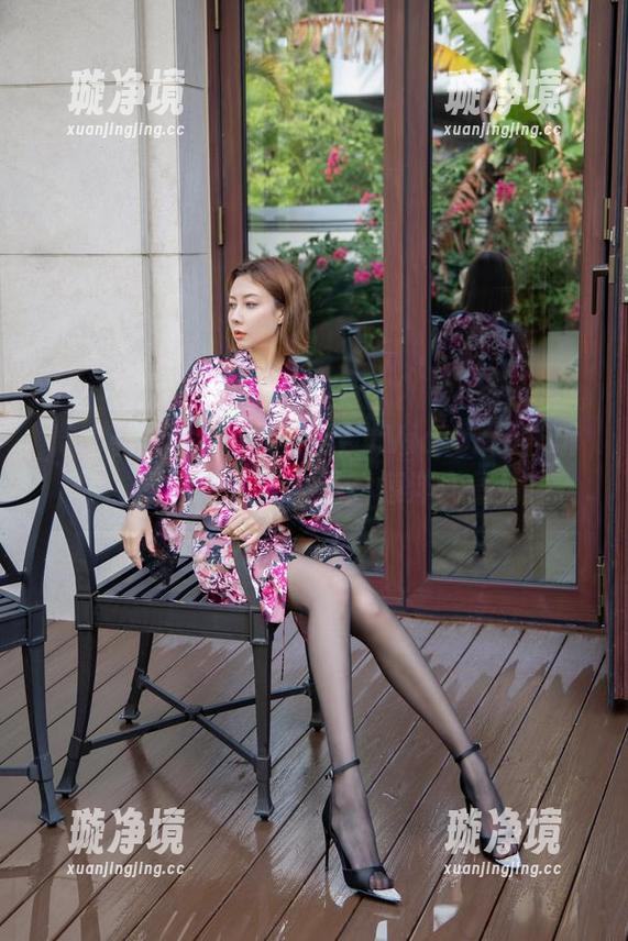 果儿Victoria 微密圈 - 图集更新!果儿Victoria告诉你,春光里的姿势是:懒洋洋最好!