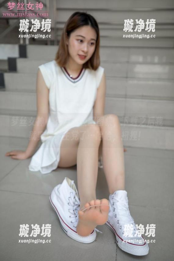 梦丝女神 - 花月舞校服图集，下载之后我就变成学生党了…哈哈，扭捏！