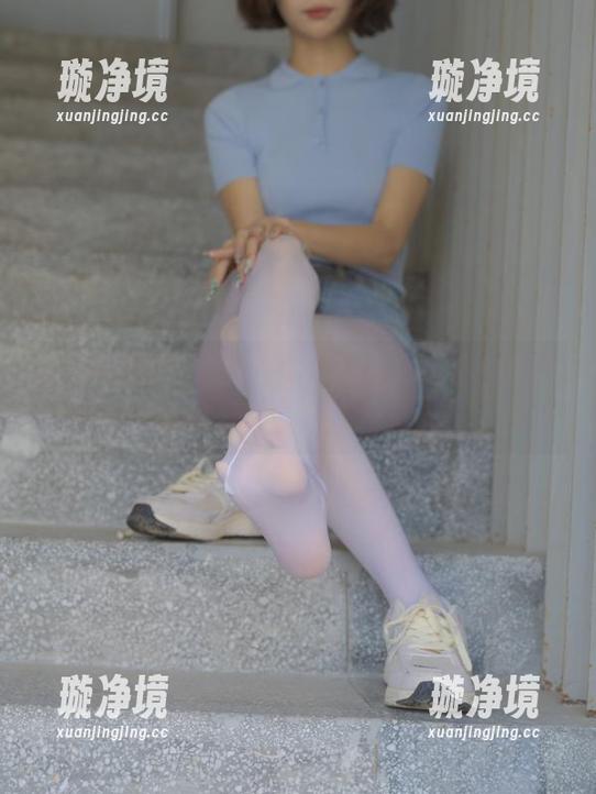 森萝财团-吸吸 森萝财团 - 吸吸的高清写真,JK白丝美少女隐秘坐标:就在铁轨旁!