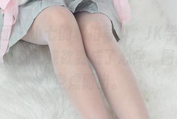 森萝财团 – 小七的私拍写真，JK学院风里一不小心就把纯欲变成了心痒，图册随着空虚而出。