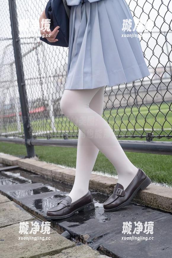 森萝财团-小香 森萝财团 - 小香的美图:白丝少女放飞自我,室内一角也能那么美!