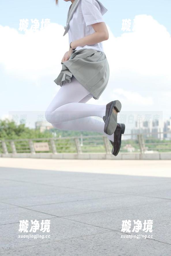 哈喽，森萝财团写真人物更新到白色死库水，黑丝也是嗖嗖的，不可思议！