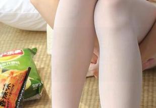 让人忍不住多看几眼的美图——森萝财团黑丝红格子裙特刊。