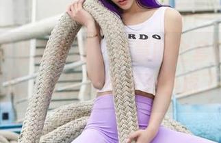 爱丝 – 不止是衣服，佳慧的全套制服下载后，让我开始深思熟虑了