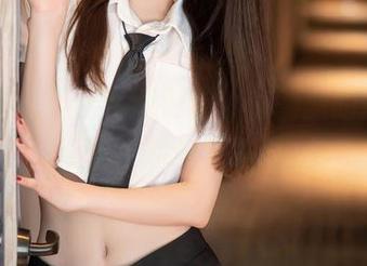 秀人网 – 终于等到更新，唐翩翩的婚纱美图让人期待又忐忑。
