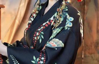 秀人网 – 林文文yooki的最新红裙热潮，看看怎么把红色也穿出了个性！