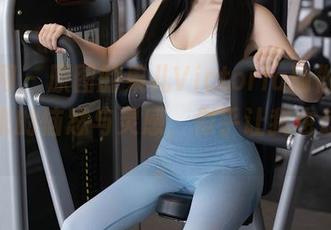 秀人网 – 原图的果儿Victoria瑜伽，给我带来的恼怒与灵感，似乎让我也想试试。