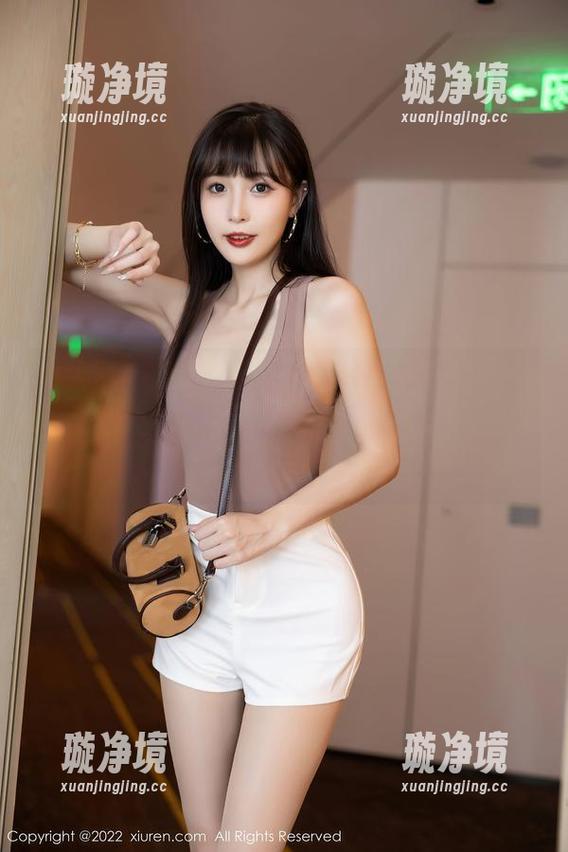 秀人网 - 田兮白的美足写真集来了，健康而又诱人的高清画面，都是些匪夷所思的角度。