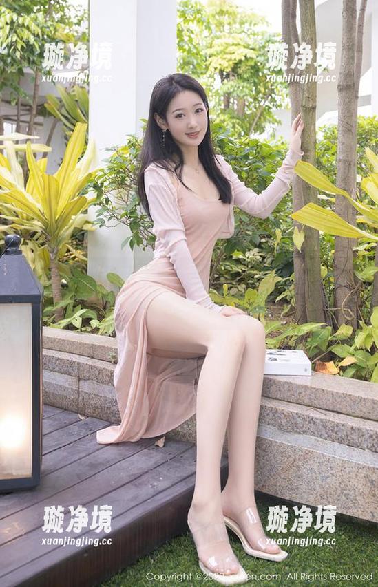 秀人网 - 赵万灵海边图集，看她如何跟海滩的沙子抢风头