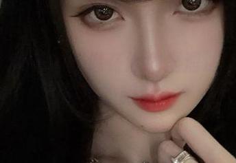 腐团儿Ikaros好像在泳池里溜达，图包直击你的眼球！