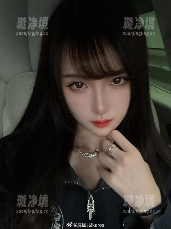 腐团儿Ikaros好像在泳池里溜达，图包直击你的眼球！