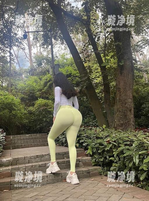微密圈 - 楼梯间的幽幽风声——艾拉·isla在图库里的分身分享，低调又撩人？