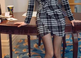 花漾show – Angela小热巴的黑丝，壁纸合集让人忍不住想多看几眼