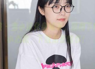 袜啵啵 – 当小沫化身秘书，原图下的职场小心机，下载后更懂你！