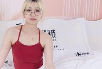 袜啵啵 – 芝士比基尼套图精选，真有种在沙滩上悄悄溜达又不被发现的错觉。