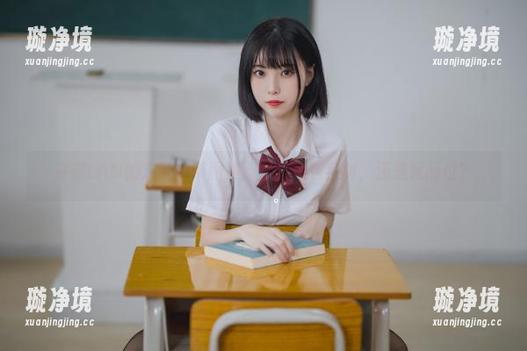许岚LAN的定制吊带图集：到底是秀身材，还是秀品位？