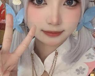 不想夏天结束？来下载许枳的写真，过一个“热”夏。