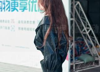 魔镜街拍 – 哈哈镜与萌宝儿的互动：一幅包臀裙和肉丝的绝美套图资源！