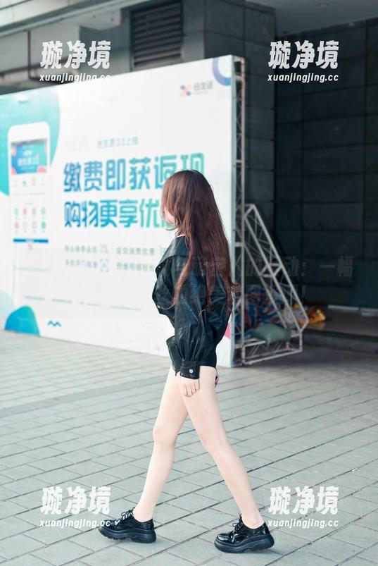 魔镜街拍-萌宝儿 魔镜街拍 - 哈哈镜与萌宝儿的互动:一幅包臀裙和肉丝的绝美套图资源!