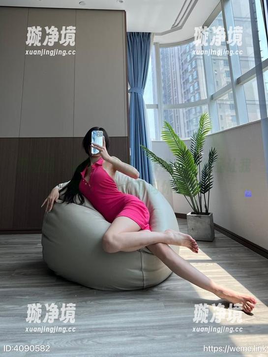 微密圈 - 制服与私房，黎允熙的作品让我想象复杂的课间休息。
